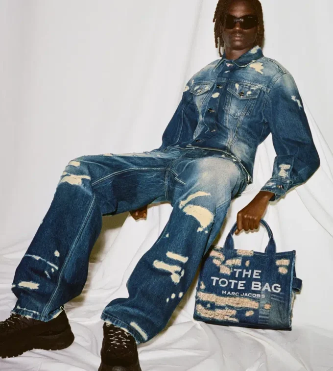 Yırtık ve Onarılmış Flüt Desenli Denim Ceket Yırtık ve Onarılmış Flüt Desenli Denim Ceket
